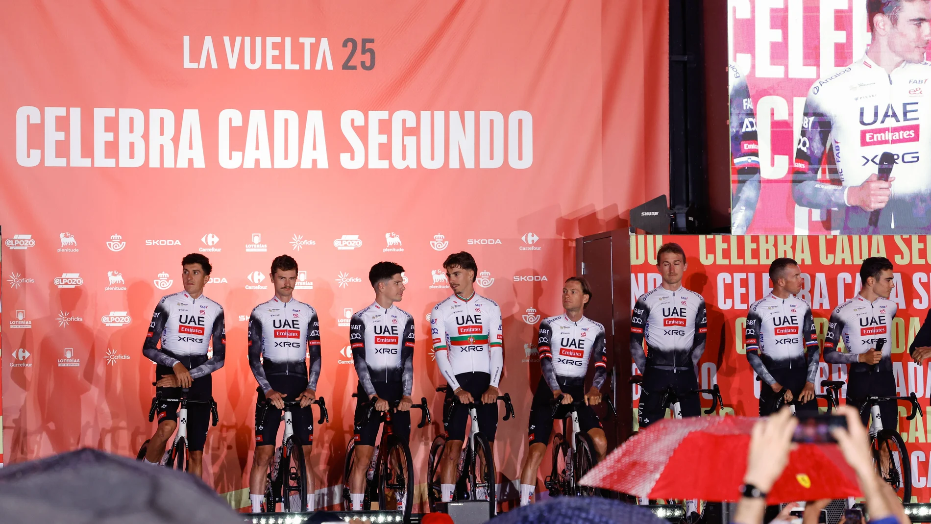 El UAE, en la presentación de la Vuelta en Turín