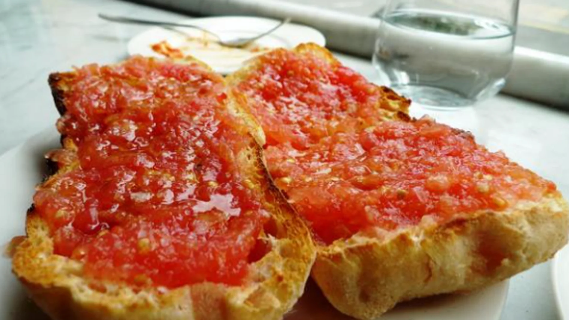 Tostadas con tomate triturado