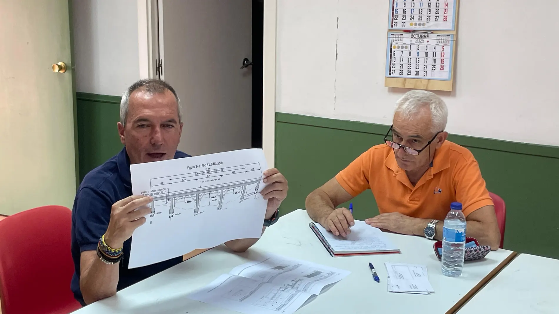 El concejal de Urbanismo y Vivienda, José Ignacio Zarandona, se reúne con los vecinos