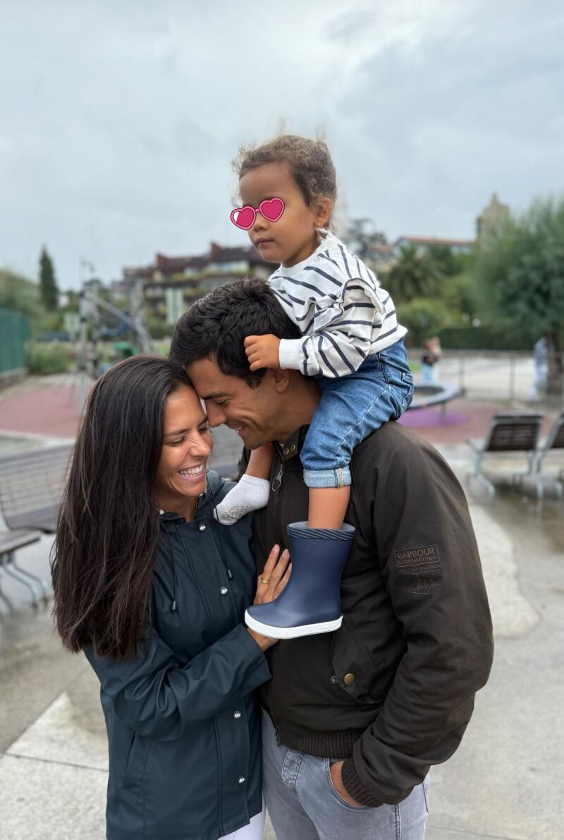 Juango Ospina junto a su mujer y su hija
