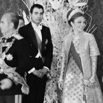Shah of Iran Mohammad Reza Pahlavi (L) and Iranian Empress Farah Pahlavi arrive for a reception on the occasion of the 2500th anniversary of the Persian Empire in Persepolis on October 17, 1971. 
