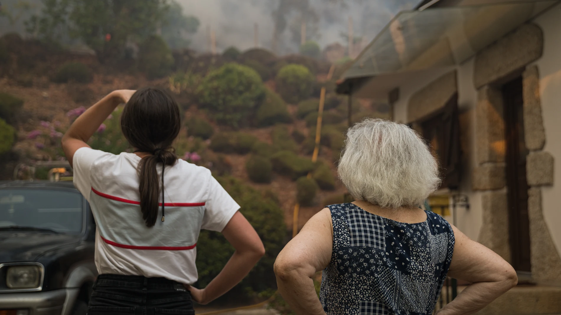July 31, 2025, Parada Monte, Lindoso, Portugal: Residents of Parada Monte in Lindoso, Portugal, watch as the fire approaches their homes Europa Press/Contacto/Elena Fernandez 31/07/2025 ONLY FOR USE IN SPAIN