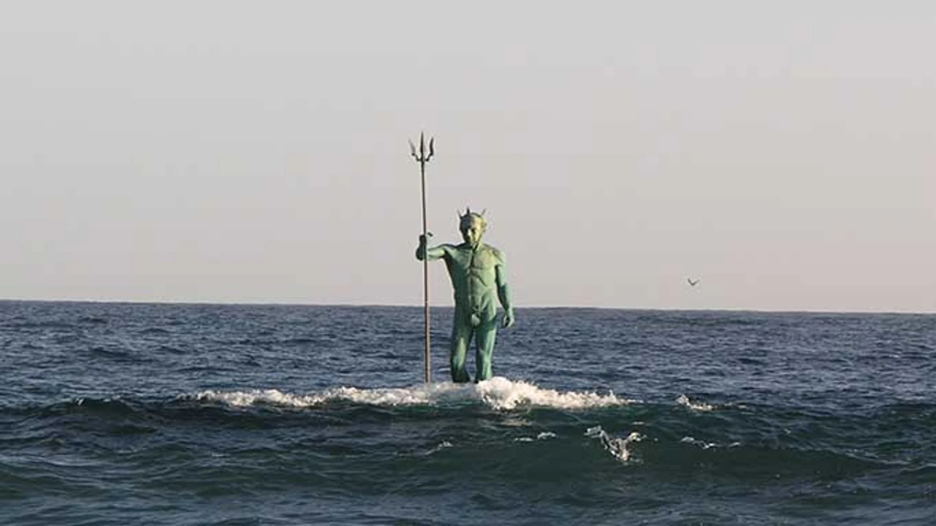 El dios del mar vive en España: Neptuno reina y custodia esta playa española