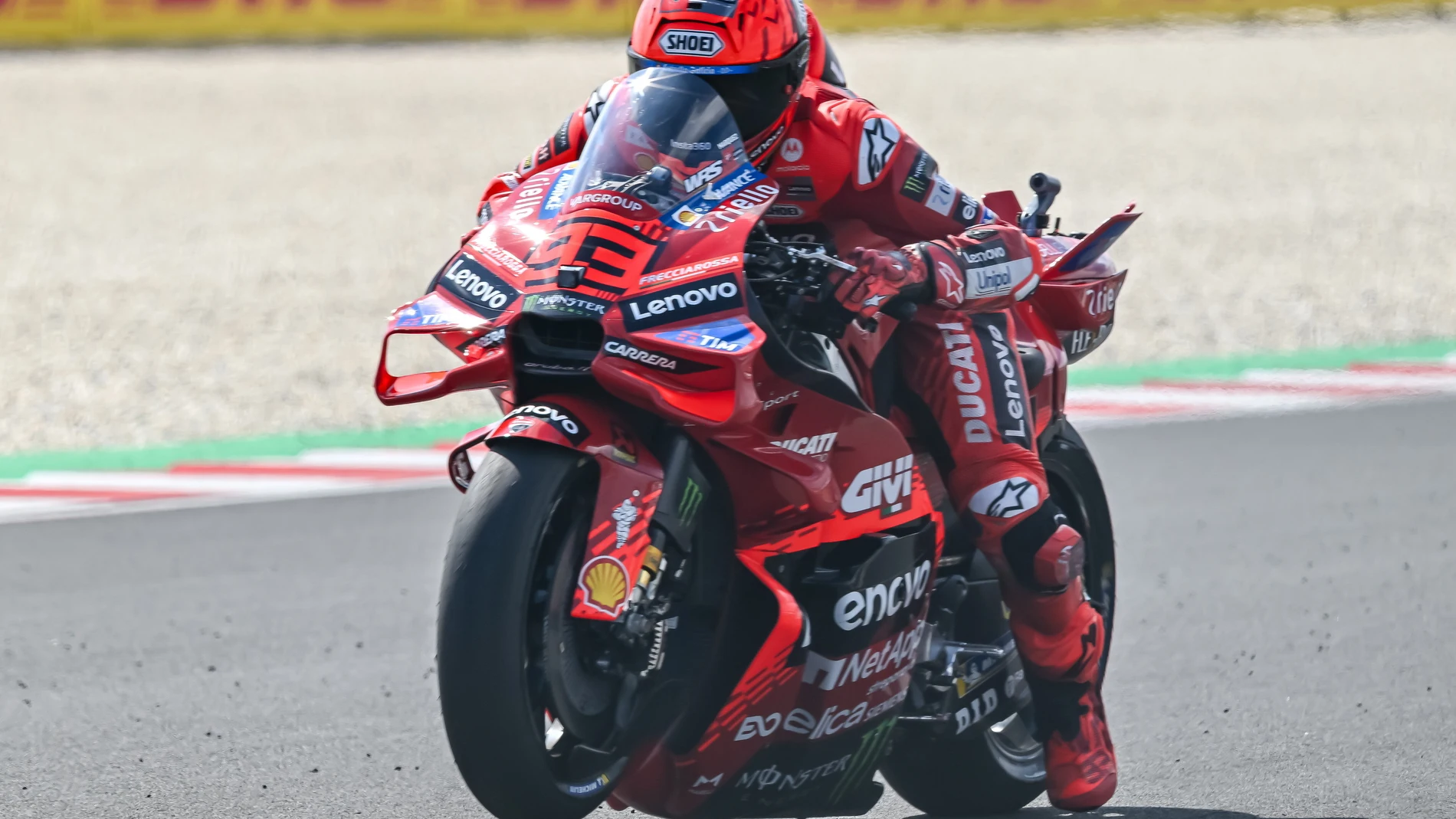 Balatonfokajar (Hungary), 23/08/2025.- Ducati Lenovo rider Marc Marquez of Spain takes a bend during the qualifying session of the Motorcyling Grand Prix of Hungary at the Balaton Park Circuit in Balatonfokajar, Hungary, 23 August 2025. (Motociclismo, Hungría, España) EFE/EPA/Tamas Vasvari HUNGARY OUT