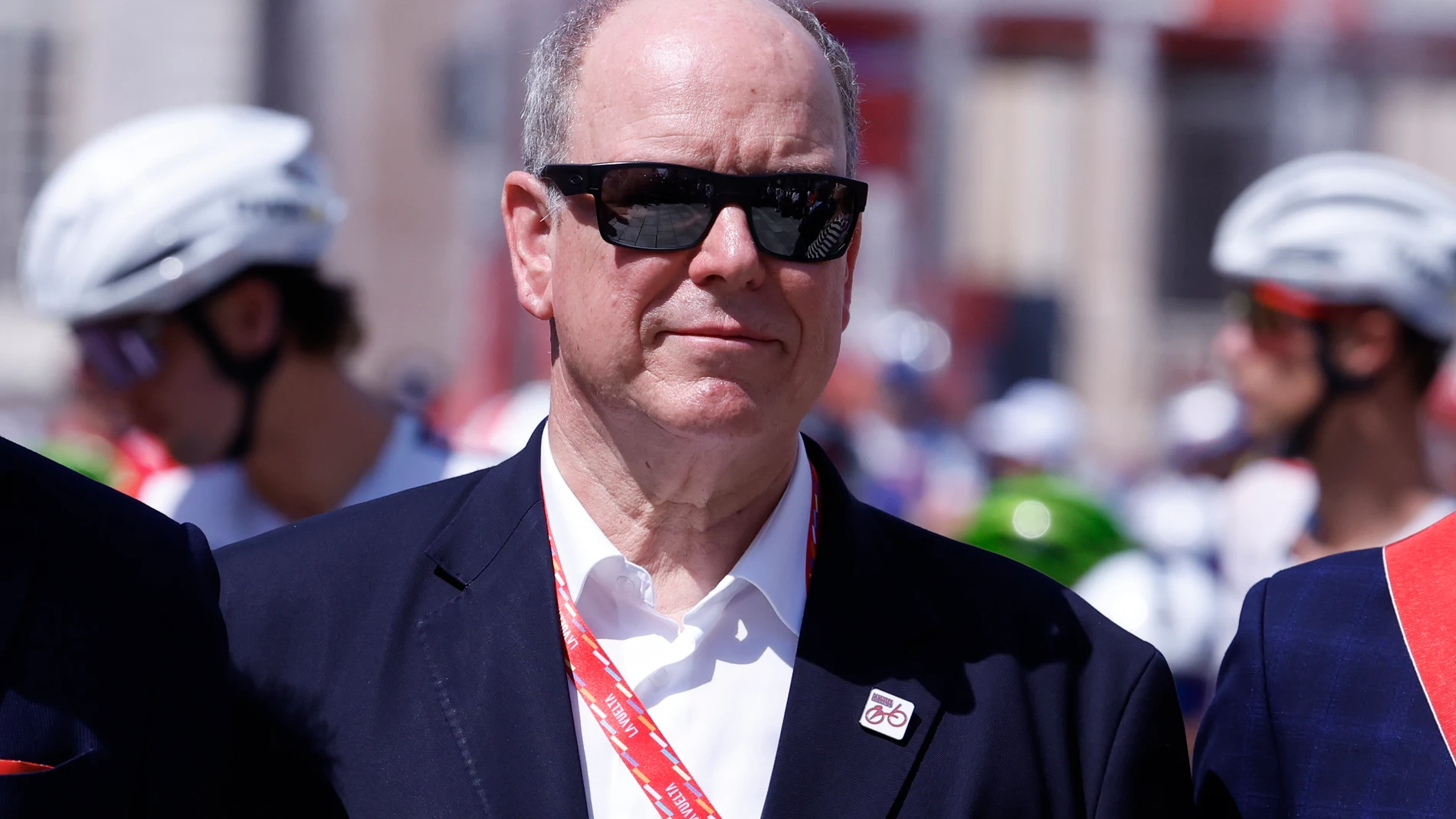TURÍN, 23/08/2025.- El príncipe Alberto de Mónaco asistió a la salida de la primera etapa de 80ª Vuelta a España que comienza este sábado en Turín. La próxima edición de la Vuelta 2026 saldrá de Mónaco con una contrarreloj que unirá el ciclismo con la Fórmula 1, ya que transitará en parte por el circuito de velocidad . EFE/Javier Lizón