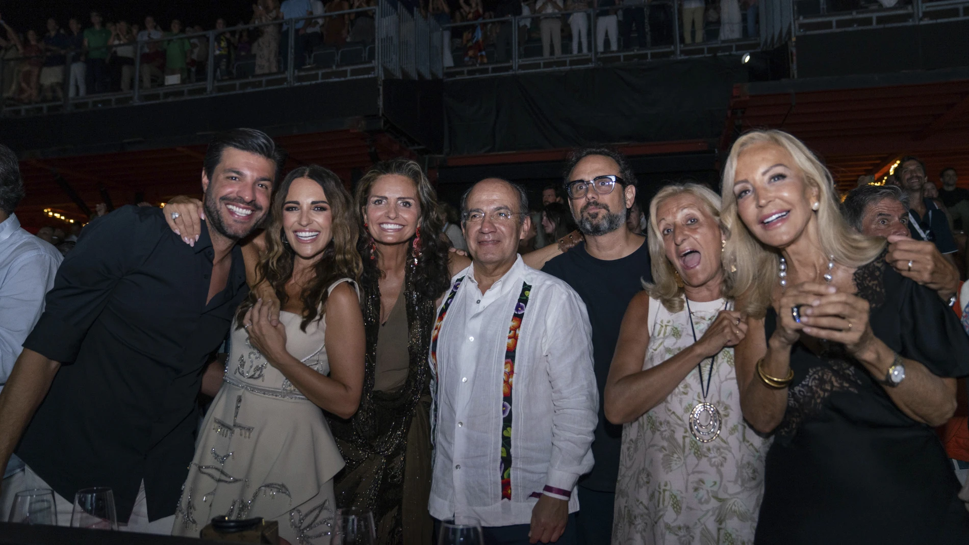 Paula Echevarría y Carmen Lomana en el concierto de 'Lan Nancys Rubias'.