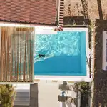 La piscina es uno de los lugares más representativos de este precioso alojamiento