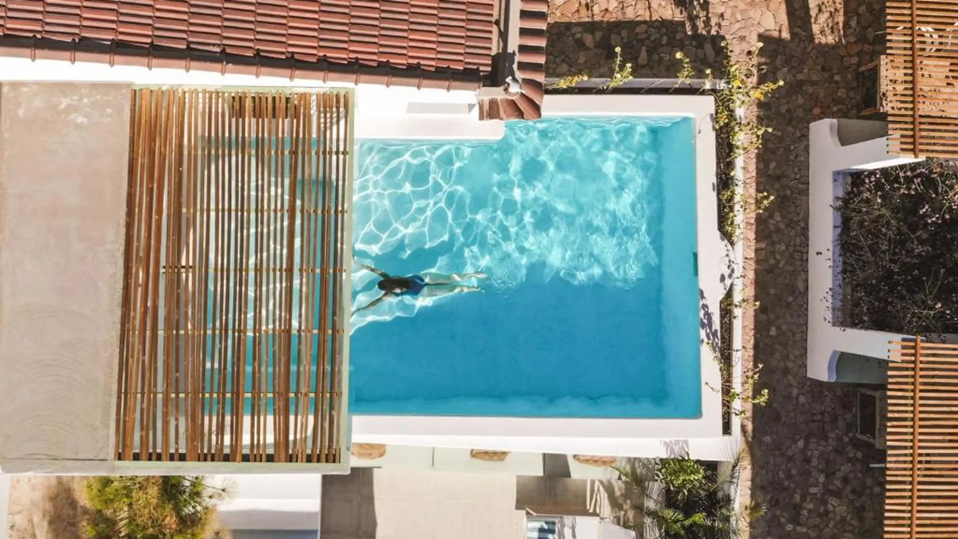 La piscina es uno de los lugares más representativos de este precioso alojamiento