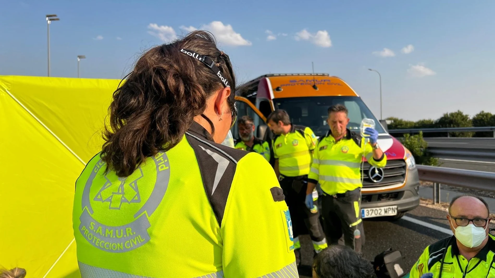 Sucesos.- Muere un motorista de 42 años al chocar contra un vehículo detenido en el arcén de la M-40