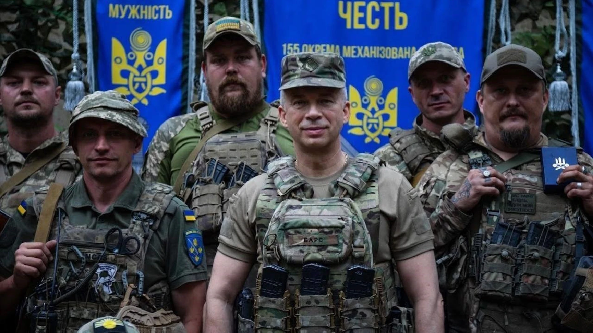 El comandante en jefe de las Fuerzas Armadas, Oleksander Sirski, y otros militares en Donetsk REMITIDA / HANDOUT por FUERZAS ARMADAS DE UCRANIA Fotografía remitida a medios de comunicación exclusivamente para ilustrar la noticia a la que hace referencia la imagen, y citando la procedencia de la imagen en la firma 24/08/2025