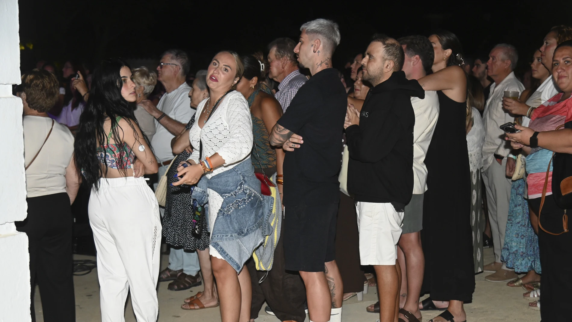 Rocío y David Flores junto a Manuel Bedmar en el concierto de Álvaro García, el novio de Gloria Camila