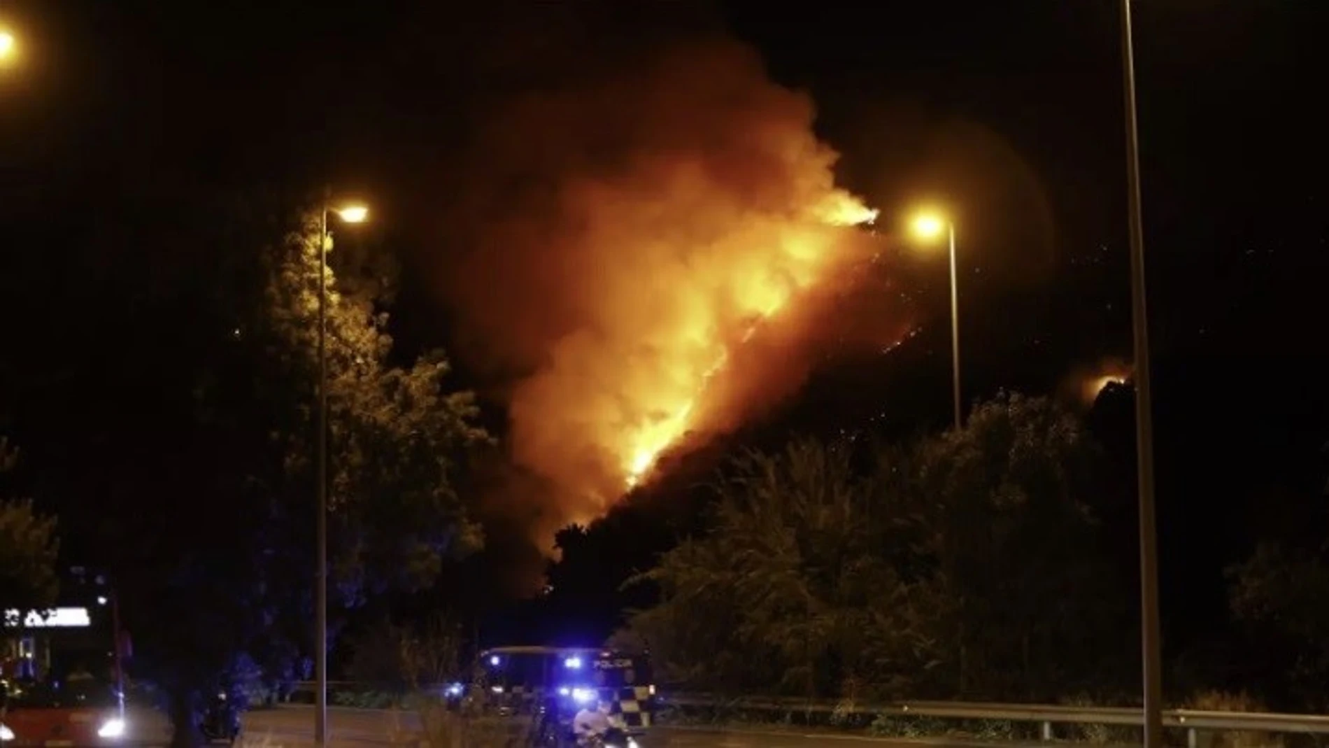 Incendio en las inmediaciones de Granada