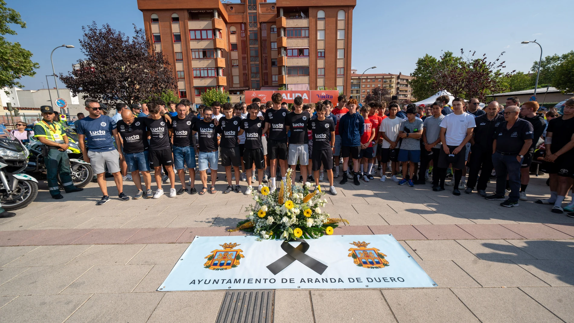 La Vuelta Ciclista Junior a la Ribera del Duero rinde homenaje a Iván Meléndez,