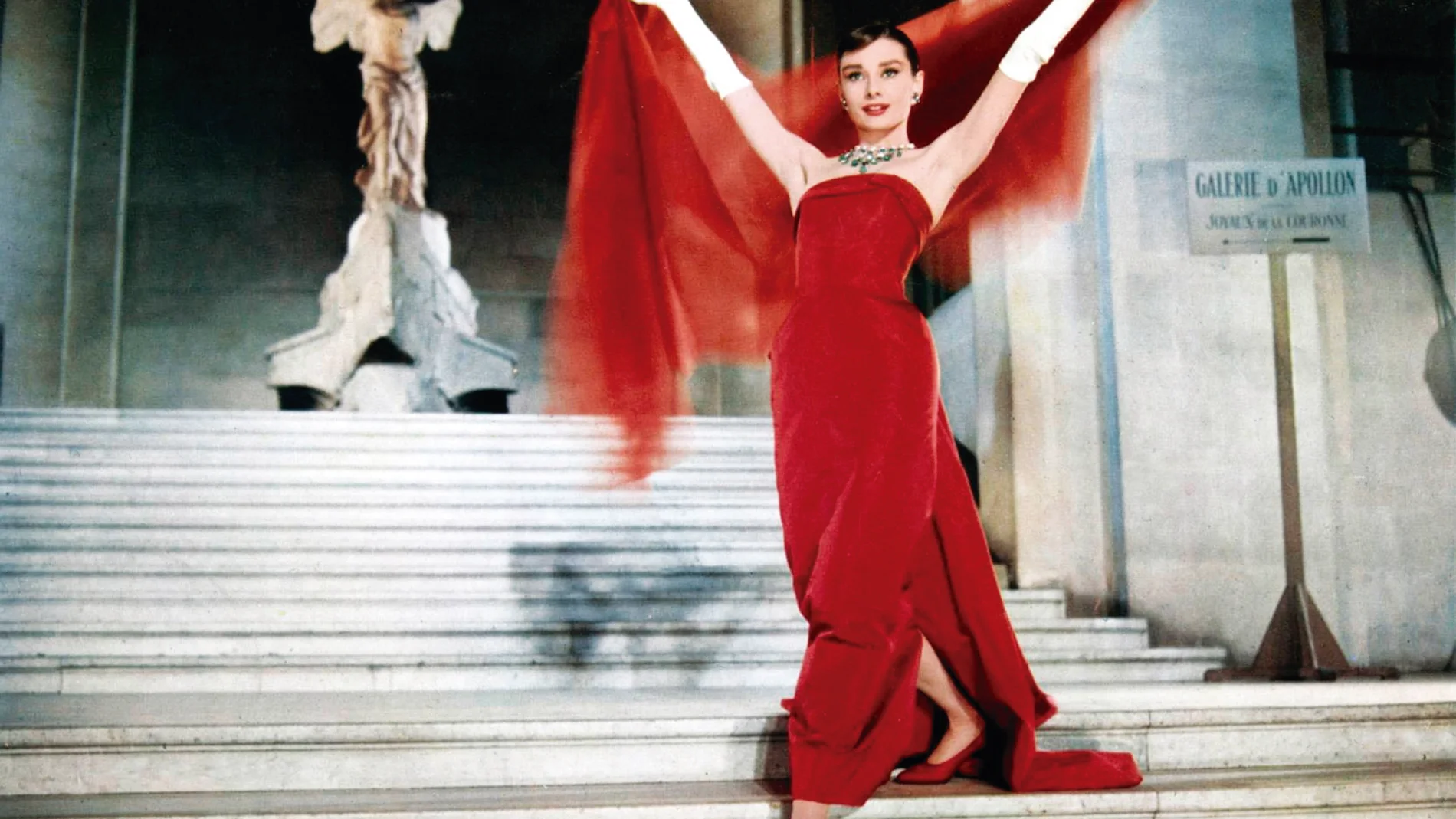 Audrey Hepburn, vestida de Givenchy para «Una cara con ángel»
