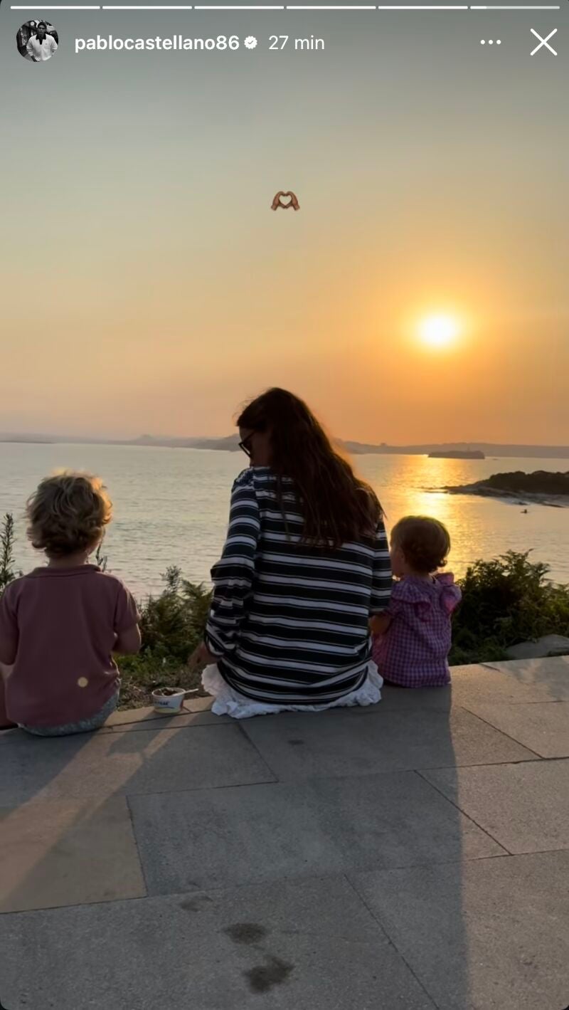 María Pombo con sus hijos.