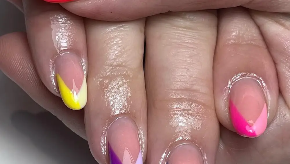 V french nails