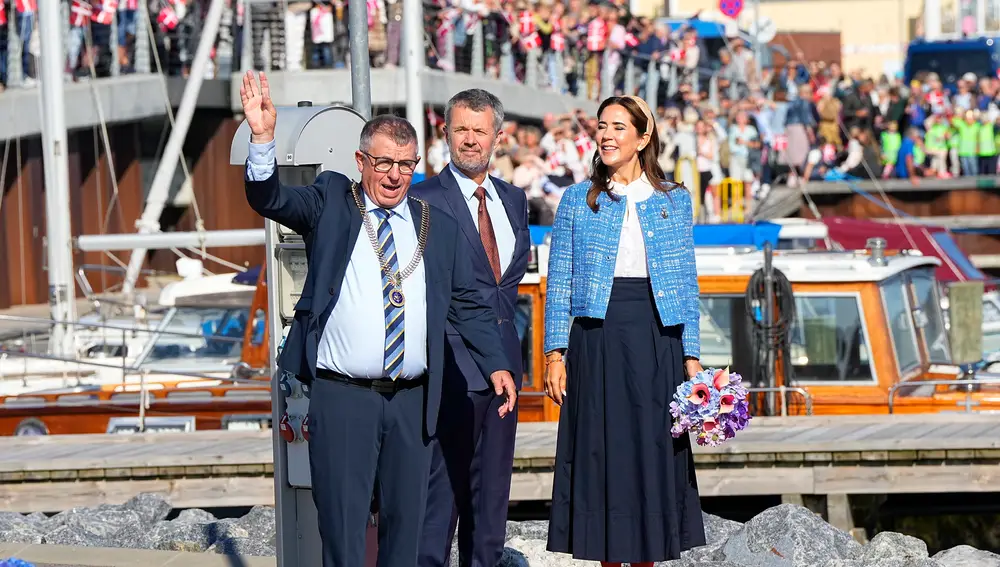 Royals tour Frederikshavn municipality during summer cruise