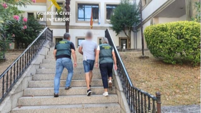 La Guardia Civil detiene a un vecino de Paradanta (Pontevedra) por un delito contra la libertad y la indemnidad sexual.