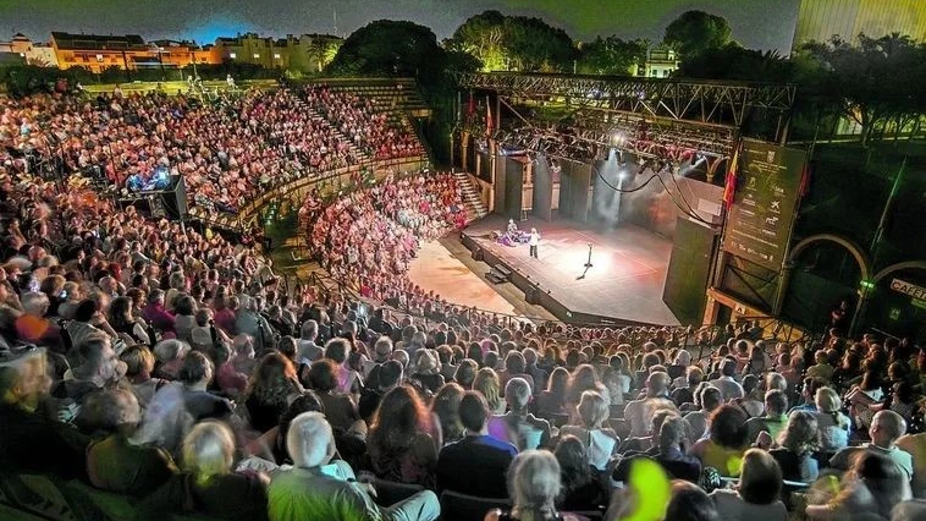 Imagen de una actuación del 55 Festival Internacional de Teatro, Música y Danza de San Javier REMITIDA / HANDOUT por AYUNTAMIENTO DE SAN JAVIER Fotografía remitida a medios de comunicación exclusivamente para ilustrar la noticia a la que hace referencia la imagen, y citando la procedencia de la imagen en la firma 25/08/2025