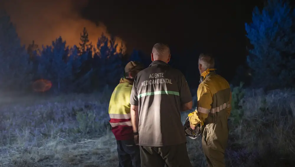 Suc.- El operativo espera afianzar esta noche el perímetro norte del incendio de Fasgar-Colinas tras un día "difícil"