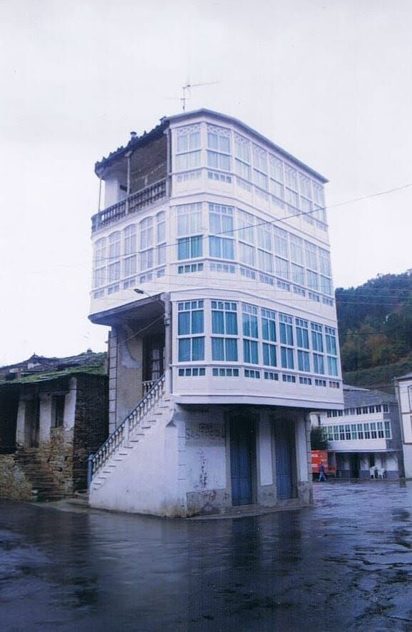 Así estaba la casa en 2005, cuando la compró la Diputación de Lugo