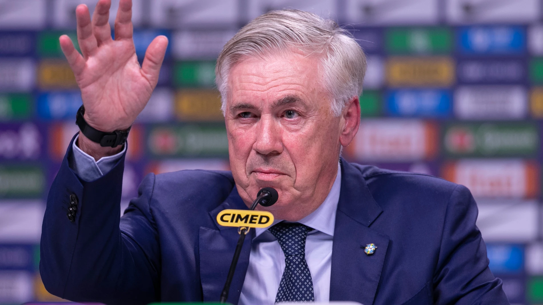 Brazil's national soccer team head coach Carlo Ancelotti waves during a news conference to announce the players who will compete in the World Cup qualifiers against Chile and Bolivia, in Rio de Janeiro, Monday, Aug. 25, 2025. (AP Photo/Bruna Prado)