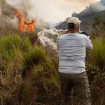 Catorce incendios graves siguen activos en Castilla y León, Galicia y Asturia