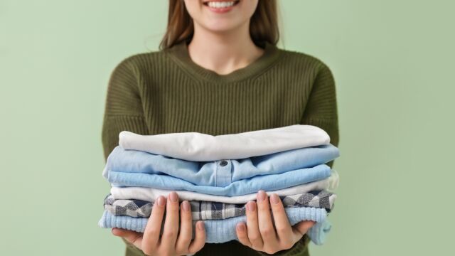 Más rápido que la secadora: cómo funciona el truco japonés para lavar la ropa y tenerla seca en tiempo récord