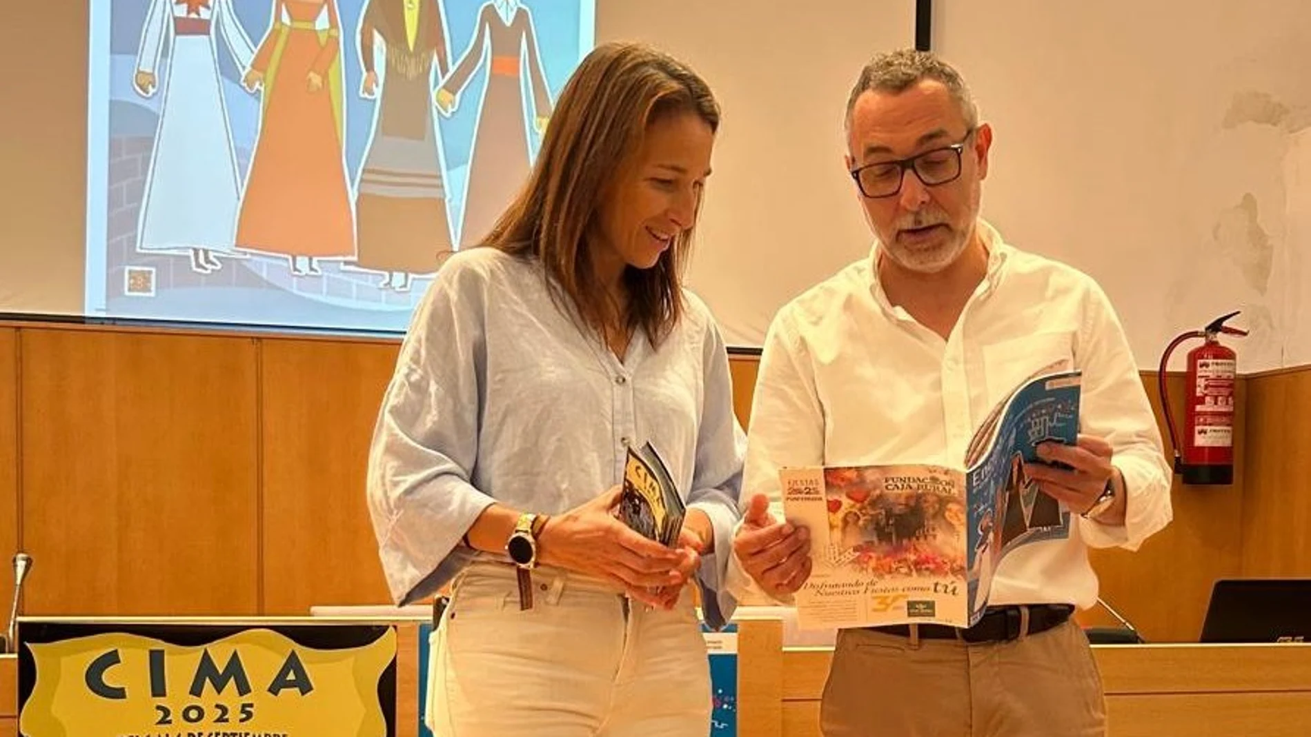 Los concejales Carlos Cortina y Eva González presentan los festejos