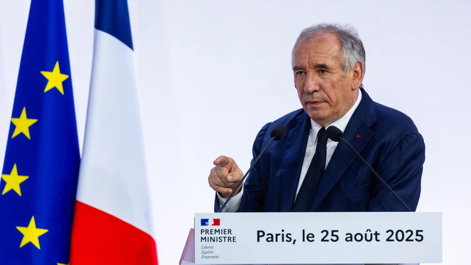 PARIS (France), 25/08/2025.- French Prime Minister Francois Bayrou speaks at a press conference to present the budget guidelines in Paris, France, 25 August 2025. (Francia) EFE/EPA/CHRISTOPHE PETIT TESSON