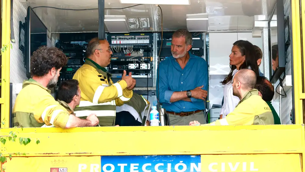 Los Reyes visitan el Puesto de Mando Avanzado ubicado en Sanabria.