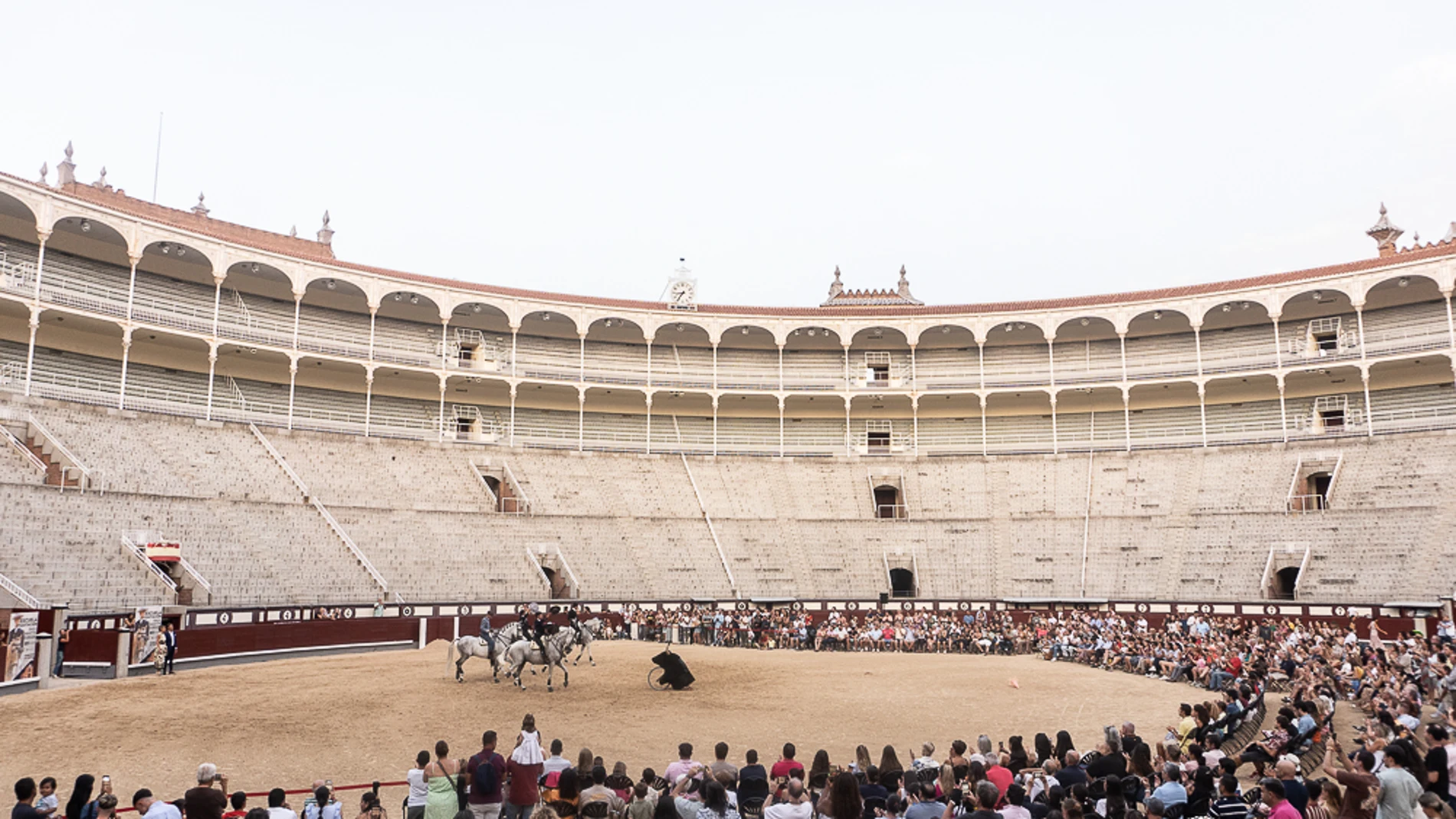 El rejoneo conquista a familias y aficionados en Las Ventas