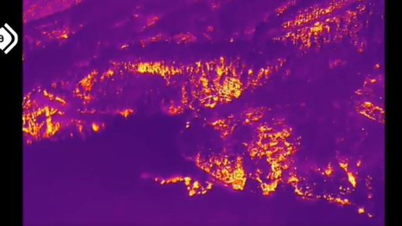 Asturias evacúa seis pueblos ante la gravedad y rapidez del incendio de Ibias