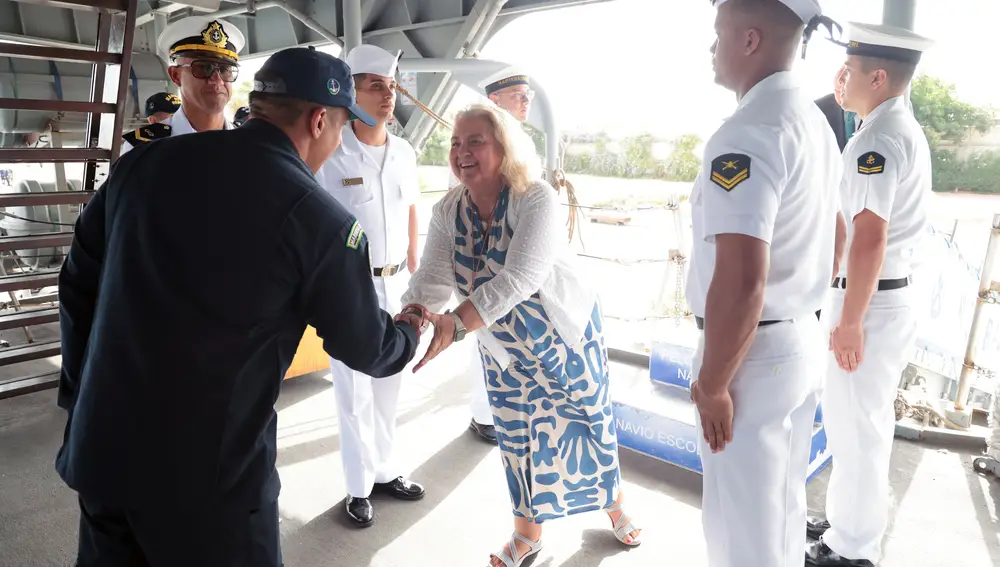 San Segundo ha sido recibida por el comandante de la nave