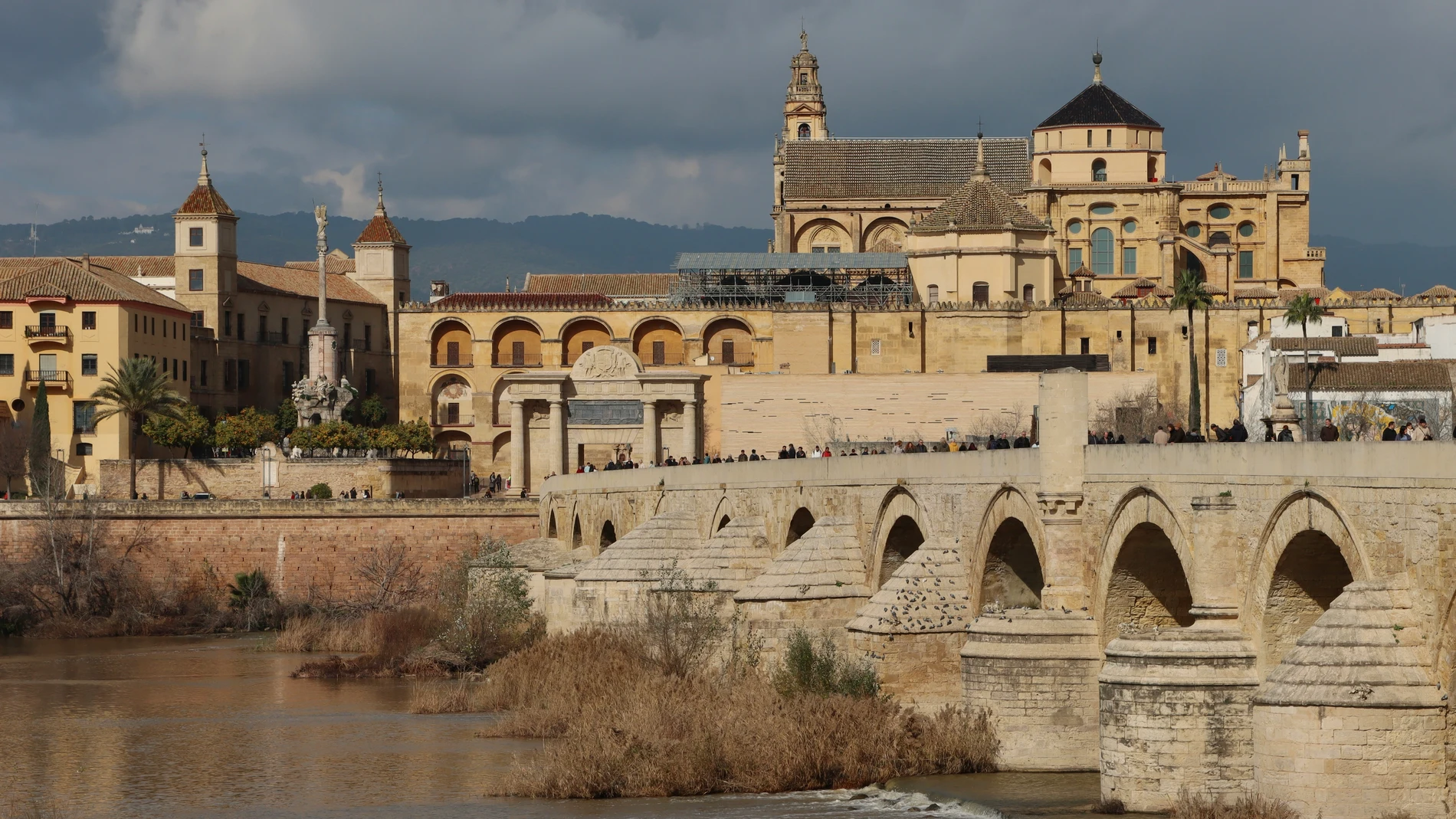 Este es el puente más bonito de España: ¿dónde está, qué ciudades conecta y por qué deberías visitarlo?