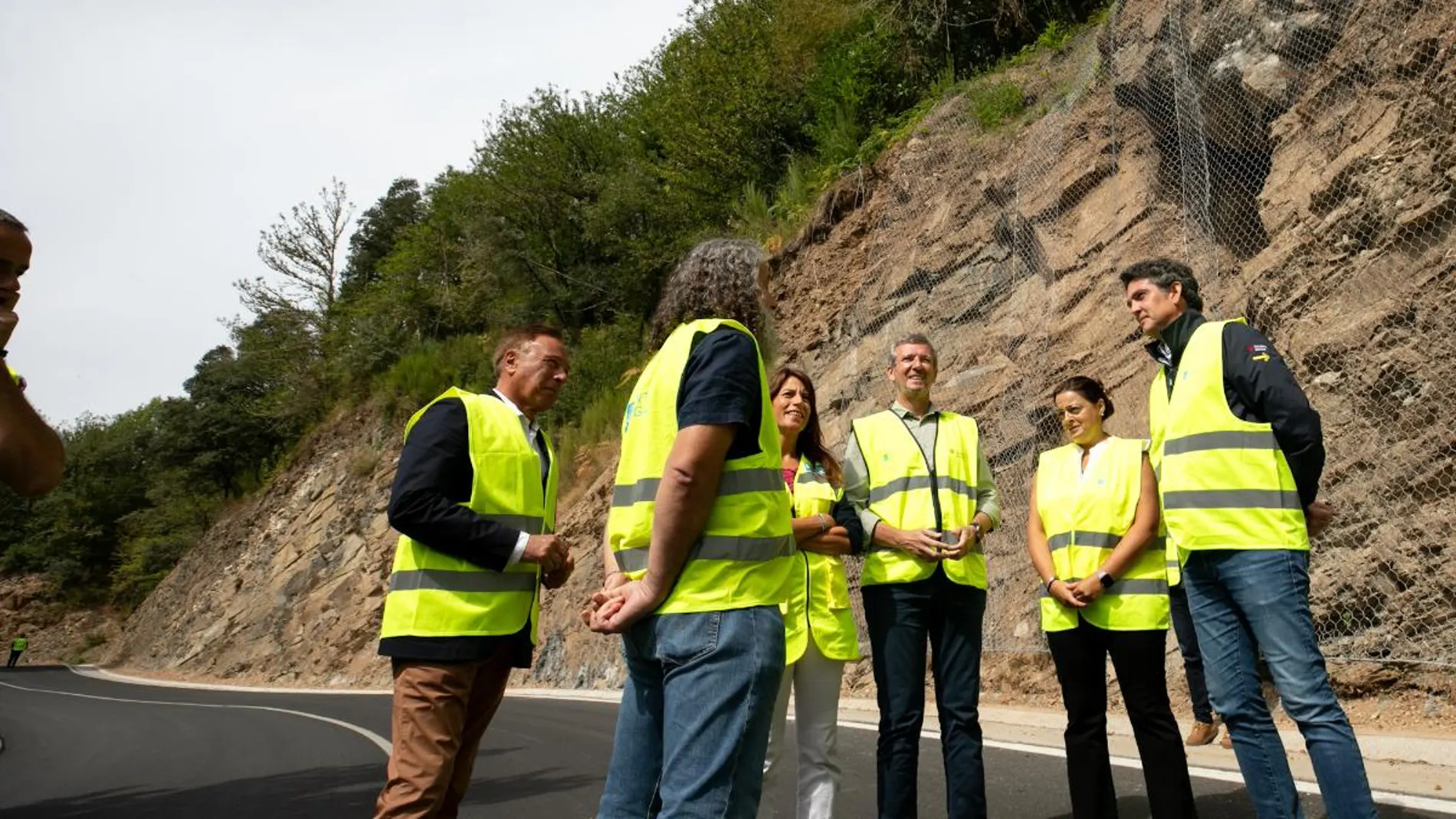 Rueda, hoy, durante la visita a las obras de obras de mejora de la LU-651