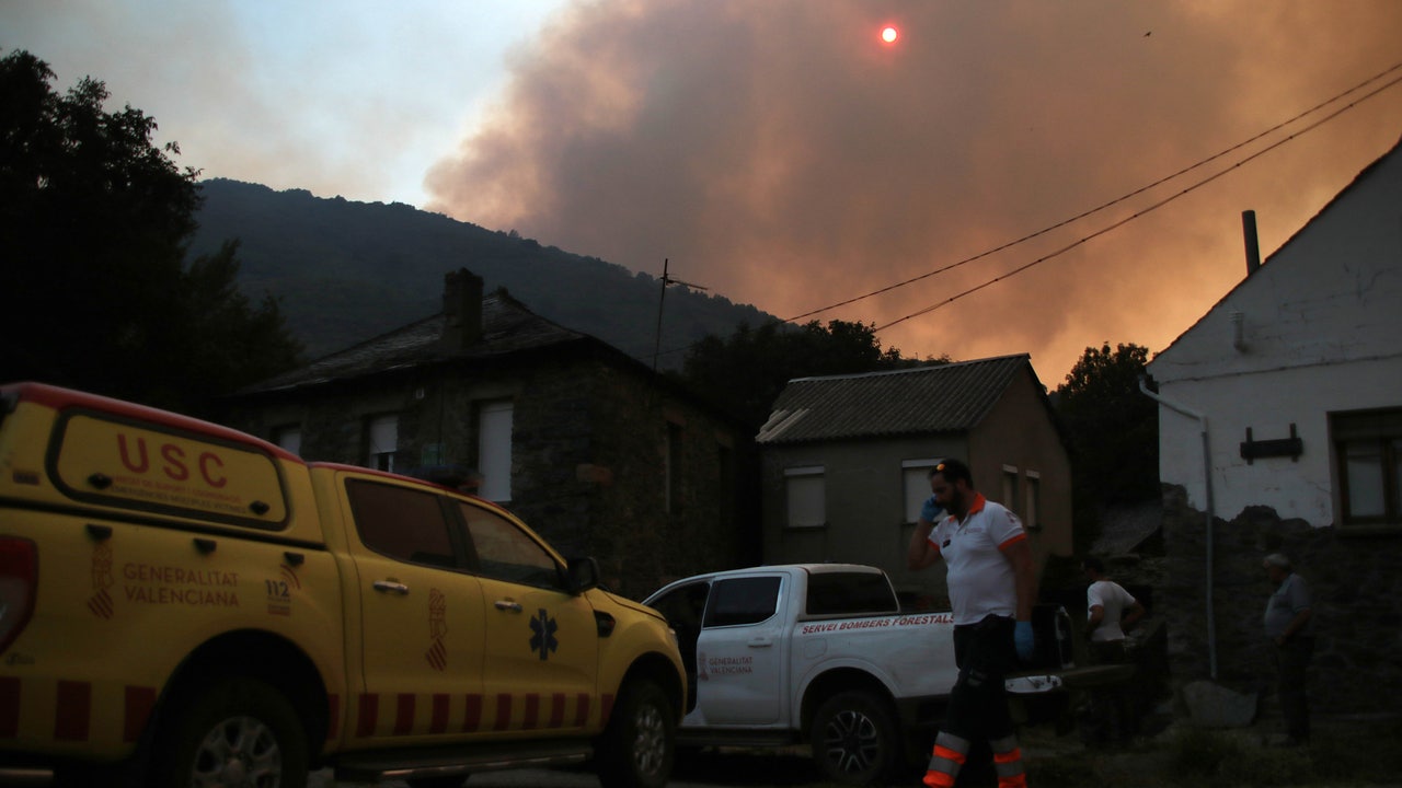 La evolución “positiva” de los incendios de León permite realojar a 150 personas afectadas por el incendio de Fasgar