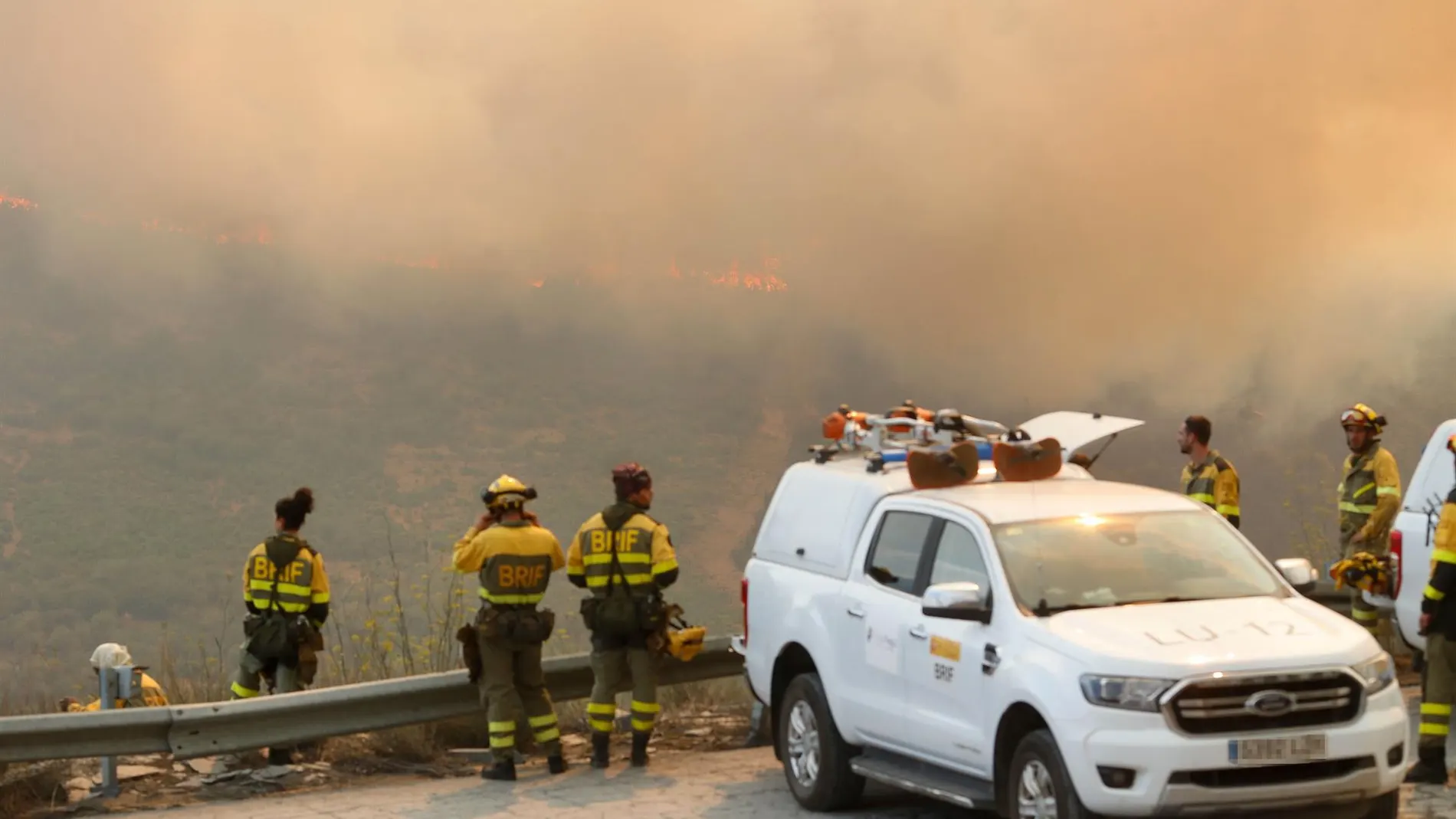 Sucesos.- Los incendios evolucionan de forma "positiva" en León pero "preocupa" el de Fasgar debido al viento