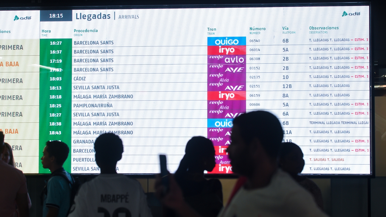 Restablecida la línea Madrid-Barcelona tras un incendio que ha afectado a 16 trenes